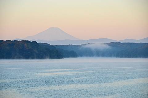 気嵐の狭山湖